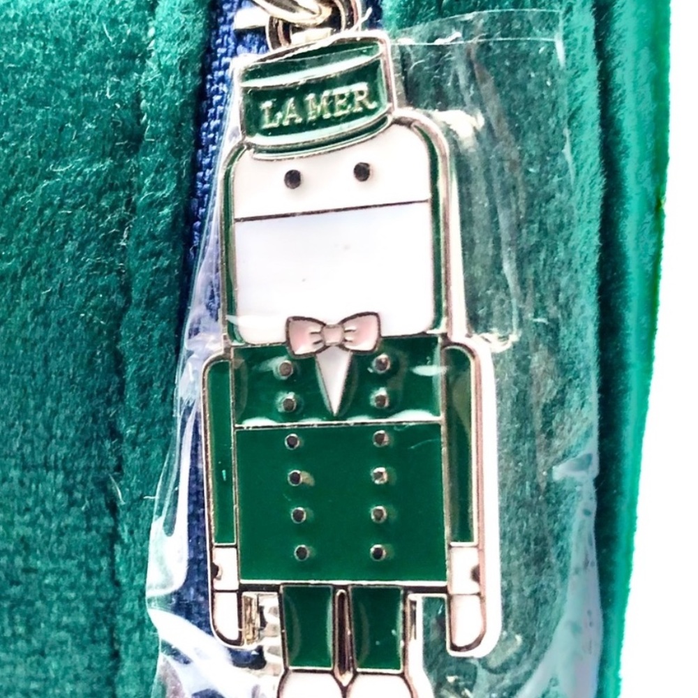 La Mer Green Velvet Round Travel Case + Nutcracker Charm Holiday 2023 Limited